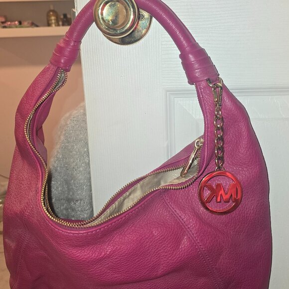 Michael Kors NWOT Fuschia Hobo bag - Picture 1 of 11